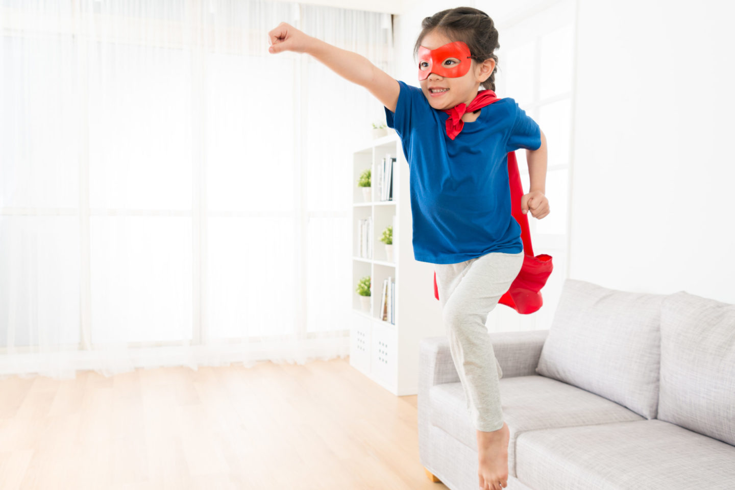Superheld mit Mantel und Maske