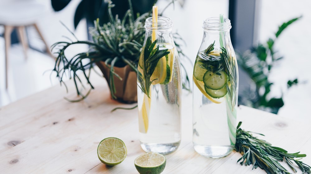 Wasser mit Limetten